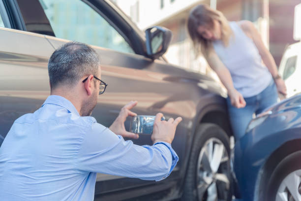 Professional Full Coverage Car Insurance technician working in Oracle, AZ